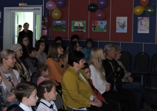 Мама – самое главное слово: в гимназии №3 города Грязи провели праздничный концерт